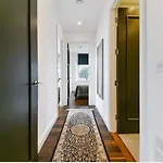 Luxury Apartment In London