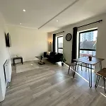 Stratford Apartment With Balcony