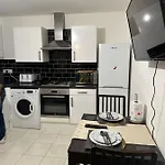 Beautiful Hoe Street Dream Ground Floor One Bedroom Apartment