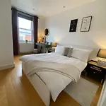 New Stylish Fulham Apartment - 2 Bed