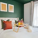 Canary Wharf Apartment