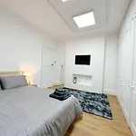Cacao Boutique Flat- Kensington