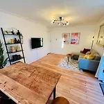 Stunning Flat With Roof Terrace In Streatham