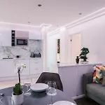Fitzrovia Apartment 2
