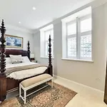 Very Bright Four Bedroom Flat