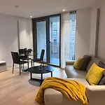 Lovely 2 Bed In Royal Wharf