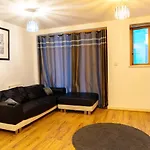 1 Bed - Sleeps 2 - 7 Min Walk To Hackney Station