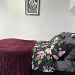 Stunning New 1 Bedroom Apartment