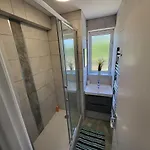 Modern 3 Bed Walking Distance To Wimbledon Tennis!