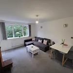 Modern 3 Bed Walking Distance To Wimbledon Tennis!