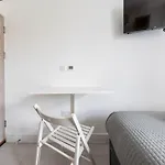 Functional Budget Stay With Wi-Fi And Laundry Facilities Near Tube Station