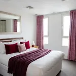 2 Bed 2 Bath Penthouse With Amazing Views With Free Parking