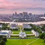 Greenwich Luxury View Apartment