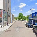 Super Studio With Two Bedrooms - Five Minutes From The Station!