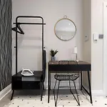 Cozy Nook: Stylish Studio, Walk To Park & Shop