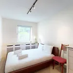 Gorgeous 2 Bed Flat With Parking And Garden