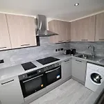 Cheerful 1Bed Studio Flat With Netflix And Wi-Fi By Cineplex Short Lets & Serviced Apartments