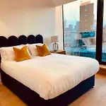 Large 3 Bed 3 Bathrooms Penthouse With Terrace And City Views In London