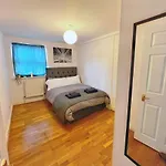 Lovely 2-Bedroom Serviced Apartment Greater London