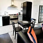 Central London Apartment - Yvonne