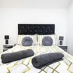 Weekly & Monthly Stay - Beautiful 2 Bed House With Free Parking - Relocation, Business & Group - 5 Guests - By Den Accommodation Short Lets & Serviced Accommodation, Woolwich