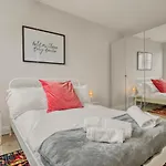 Homely 1Bed Apartment Vauxhall