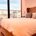 Large 3 Bed 3 Bathrooms Penthouse With Terrace And City Views In London