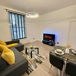 Spacious, Modern 2 Bed Apartment