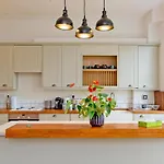 4 Bed Duplex Garden Views