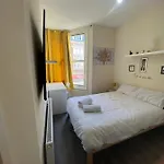 Small Cosy 2 Room Flat With 2 Double Beds