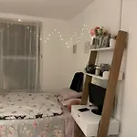 Studio Flat In Stratford