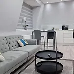 New London Apartment