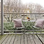 Large One Bedroom Flat With Balcony Close To The City By Underthedoormat