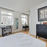 Large One Bedroom Flat With Balcony Close To The City By Underthedoormat