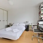 Large One Bedroom Flat With Balcony Close To The City By Underthedoormat