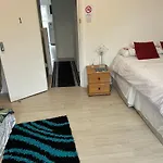 Renovated Family Room With Shared Kitchen And Bathroom In Angel