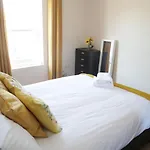 Canning Town Warms Cozy One Bedroom Apartment