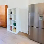The Walterton Sanctuary - Bright 3Bdr Flat