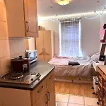 Studio Flat In Stratford