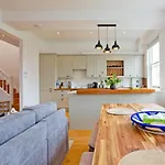 4 Bed Duplex Garden Views