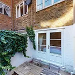 Cosy 2 Bedroom Garden Flat In West Kensington