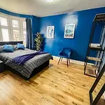 Swanky Townhouse In The Heart Of East London