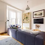 Stylish & Spacious Notting Hill Loft