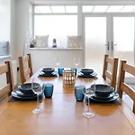 Amazing New Spacious Apartment In Se1