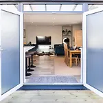 Amazing New Spacious Apartment In Se1