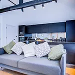 Stunning Penthouse Apartment Close To Queen\'S Park - Mega Fast Internet