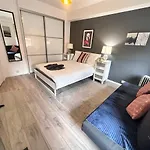 Lovely Compact Budget Flat In Central London
