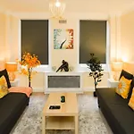 Hyde Park 1-Bedroom Apartment
