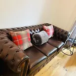 1 Bedroom Apartment In Shepherds Bush, London