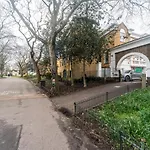 Chic & Cozy Flat In Sw London, Perfect Location!